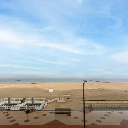 Spacious With Terrace And Sea-view Knokke-Heist